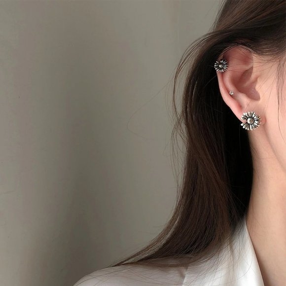 NEW 925 Sterling Silver Vintage Daisy Earrings - Picture 9 of 11